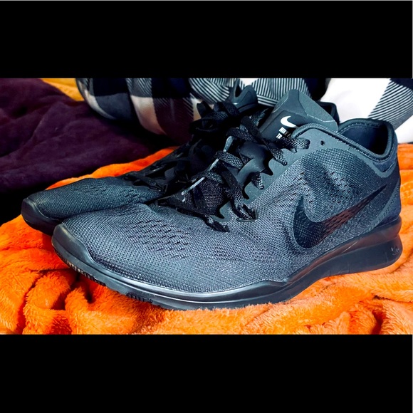 ALL BLACK NIKE FREES - Picture 5 of 5